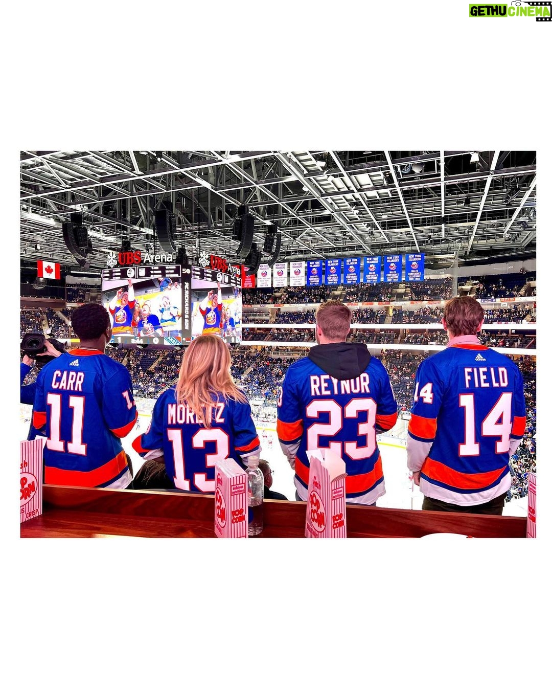 Chloë Grace Moretz Instagram - When in New York … ALWAYS make it to an @ny_islanders game. Thank you to the islanders for helping me show these guys my favorite sport with my favorite team :) LGI!!!! Only 2 days till #ThePeripheral is on Prime video :) October 21!!!! UBS Arena