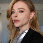 Chloë Grace Moretz Instagram - New York, Whatta week. Thank you to everyone who came to Comic-Con and got to check out our panel. So excited for you all to see this show @theperipheralpv , It’s gonna blow your minds!! :) love these guys more than anything ^ (swipe to the end for a fright)