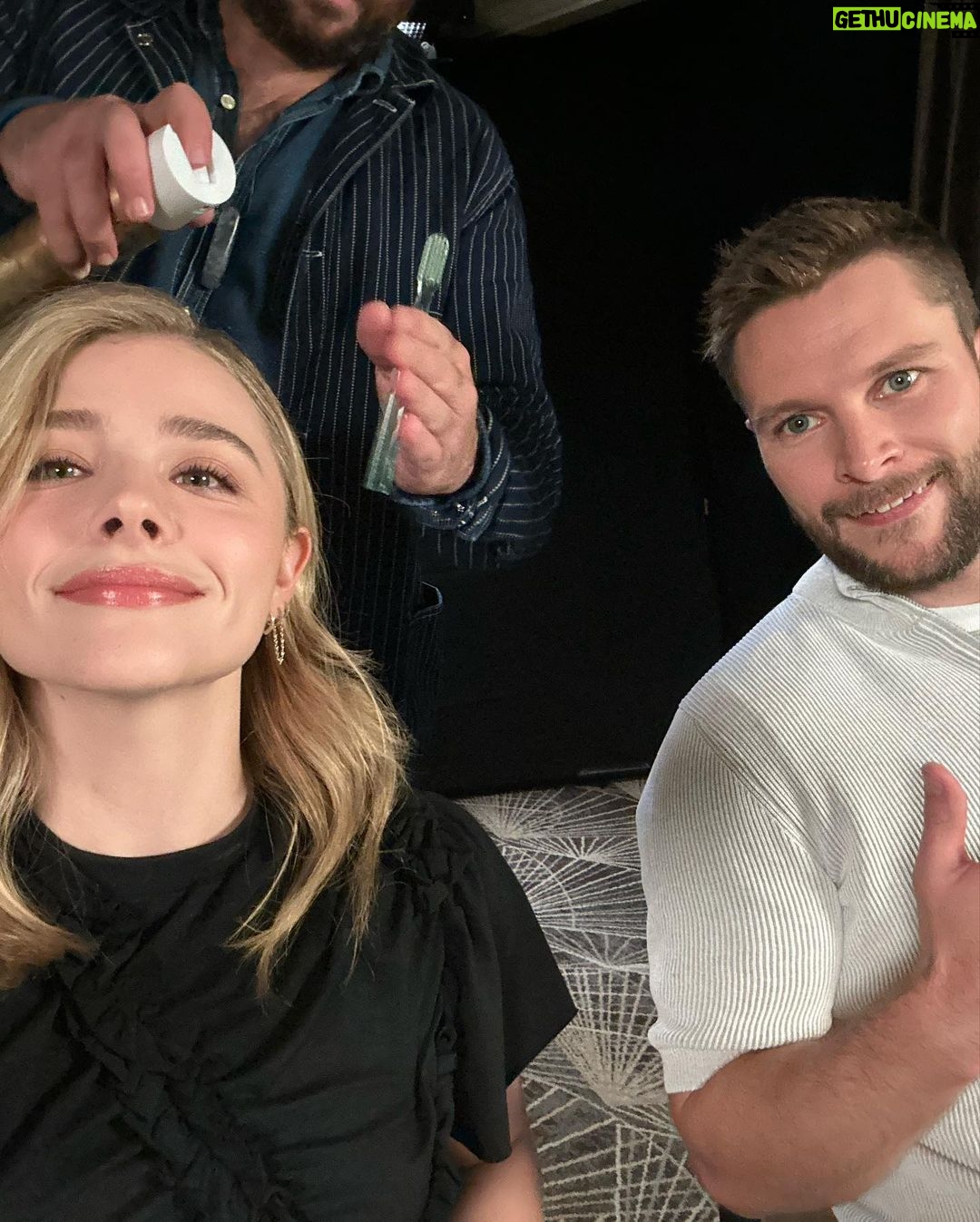 Chloë Grace Moretz - 528.2K Likes - New York, Whatta week. Thank you to everyone who came to Comic-Con and got to check out our panel. So excited for you all to see this show @theperipheralpv , It’s gonna blow your minds!! :) love these guys more than anything ^ (swipe to the end for a fright)