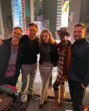 Chloë Grace Moretz Instagram - New York, Whatta week. Thank you to everyone who came to Comic-Con and got to check out our panel. So excited for you all to see this show @theperipheralpv , It’s gonna blow your minds!! :) love these guys more than anything ^ (swipe to the end for a fright)