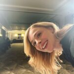 Chloë Grace Moretz Instagram - New York, Whatta week. Thank you to everyone who came to Comic-Con and got to check out our panel. So excited for you all to see this show @theperipheralpv , It’s gonna blow your minds!! :) love these guys more than anything ^ (swipe to the end for a fright)