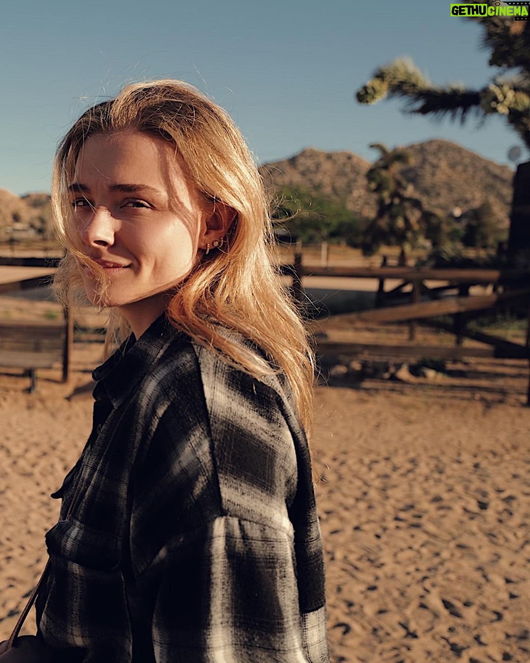 Chloë Grace Moretz - 456.9K Likes - Desert 🏜 (swipe to the end for the quick draw cowboy)