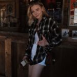 Chloë Grace Moretz Instagram - Desert 🏜 (swipe to the end for the quick draw cowboy)