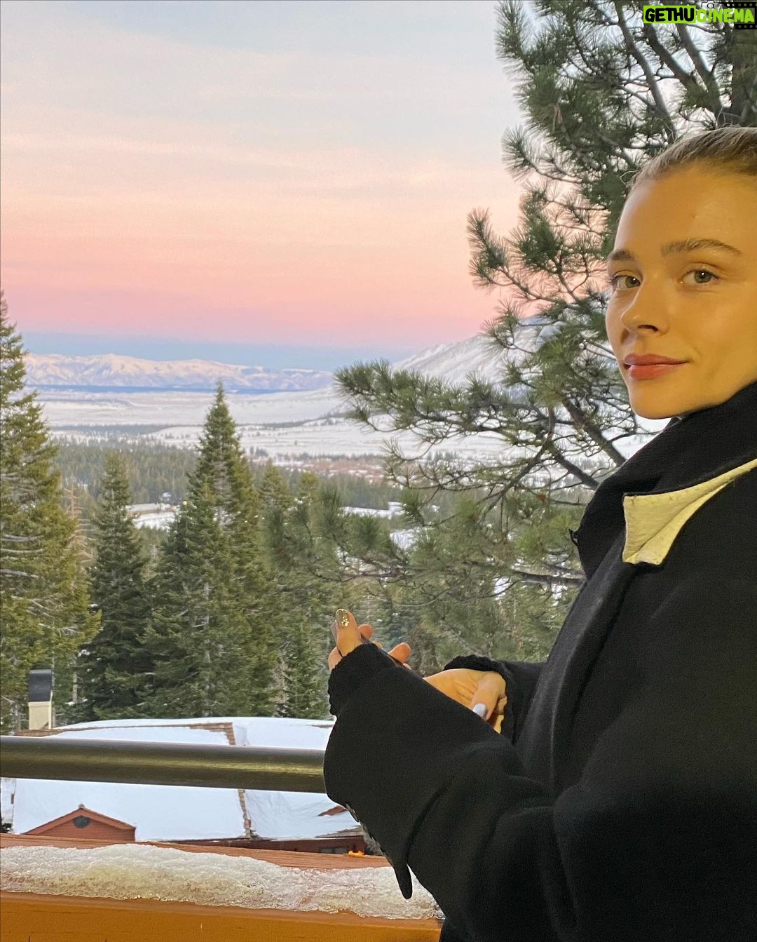 Chloë Grace Moretz - 587.1K Likes - ❤️ Happy New Year ❤️ Hello 2022 :)
