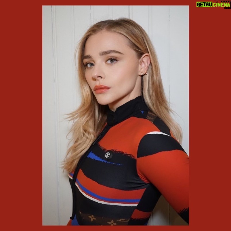Chloë Grace Moretz Instagram - 🎄 red for the holidays in NYC last week 🎅 #MotherAndroid