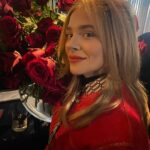 Chloë Grace Moretz Instagram - Oh what a night :) @nicolasghesquiere @louisvuitton @wmag @saramoonves #lynnhirschberg ❤️ 🌹