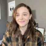 Chloë Grace Moretz Instagram - Georgia !! Let’s do this -Request your absentee ballot to vote by mail IMMEDIATELY! — REGISTER TO VOTE NOW. The deadline is December 7. If you can! vote early in-person, and make a plan to VOTE EARLY which begins December 14.  And don’t forget to VOTE for @jonossoff and @raphaelwarnock