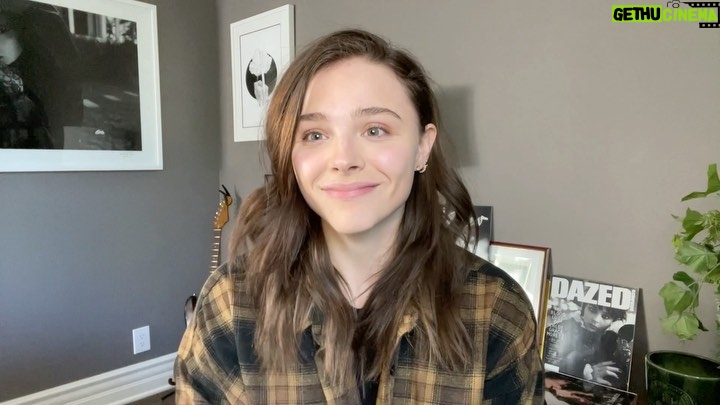 Chloë Grace Moretz Instagram - Georgia !! Let’s do this -Request your absentee ballot to vote by mail IMMEDIATELY! — REGISTER TO VOTE NOW. The deadline is December 7. If you can! vote early in-person, and make a plan to VOTE EARLY which begins December 14.  And don’t forget to VOTE for @jonossoff and @raphaelwarnock