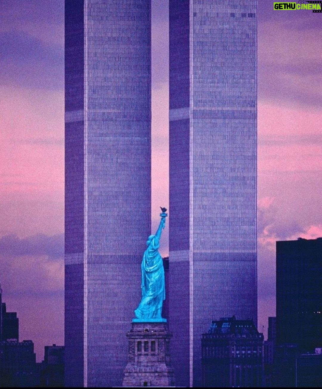 Chloë Grace Moretz Instagram - My thoughts and prayers go out to those who lost their lives and whose families lost their loved ones ♥️ 9/11 Never forget.