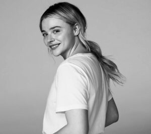 Chloë Grace Moretz Instagram - #challengeaccepted #womensupportingwomen thank you so much for the nomination :) @kathryngallagher @michellepfeifferofficial @sofisia7 @morethanonecher  I will DM my nominee’s :)