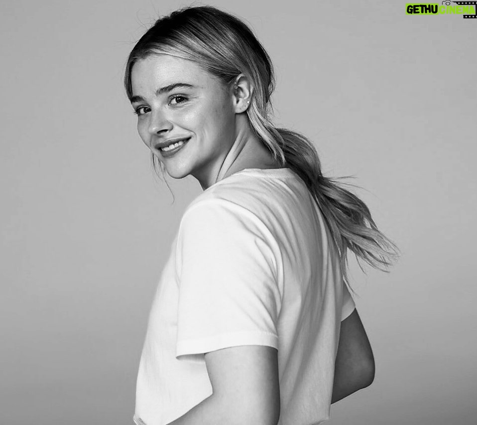 Chloë Grace Moretz - 700.1K Likes - #challengeaccepted #womensupportingwomen thank you so much for the nomination :) @kathryngallagher @michellepfeifferofficial @sofisia7 @morethanonecher I will DM my nominee’s :)