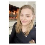 Chloë Grace Moretz Instagram - Hope everyone is staying safe at home ! I can’t wait to see you all tomorrow at 12pm PST right here on my Instagram live with @risemovement !! 60 minute’s mainly body weight workout ! Let’s do it !! #SaferAtHomeWorkoutSeries #PostBunnyBurn