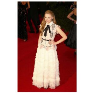 Chloë Grace Moretz Instagram - Today would have been the day we were all getting ready and heading to the #metgala , I so wish we could all be together and celebrating our incredible designer @nicolasghesquiere and @louisvuitton , and raising money for the @metmuseum hosted by the one and only Anna Wintour. But I know how incredibly important it is what we are doing right now by staying safer at home and saving lives doing so.  I can’t wait till we are healthy and safe to be able to bring everyone together for this amazing event in the near future ♥️