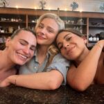 Chloë Grace Moretz Instagram – New York in a nut shell, swipe to the end for a sweet treat 🍰 (also very controversial but, the cinnamon raisin bagel with lox+scallion cream cheese in slide 2…is a banger)