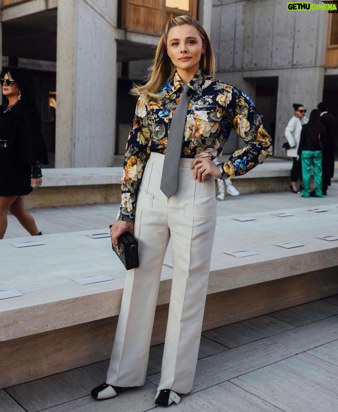 Chloë Grace Moretz Instagram - San Diego ✨ with @nicolasghesquiere @louisvuitton one of my favorite shows I’ve seen yet , you absolutely blew me away Nicolas 🤍 thank you for having me #cruise23 Salk Institute