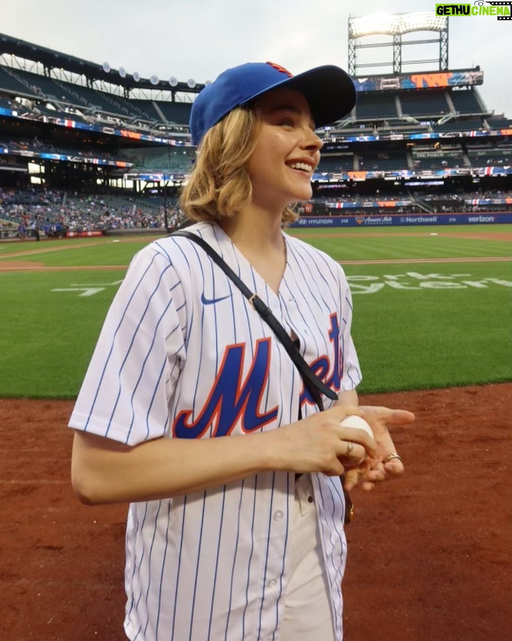Chloë Grace Moretz - 561K Likes - What a wildly fun day, thank you so much @mets for letting me throw out the first pitch!! It was a little left of center 😂 but I’ll keep training to get ready for that starting line up next season ⚾️ 💪