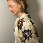 Chloë Grace Moretz Instagram - #Nimona premiere day , whatta beautiful movie. So proud to be part of this ❤️ so excited for you all to watch it only on Netflix June 30th!