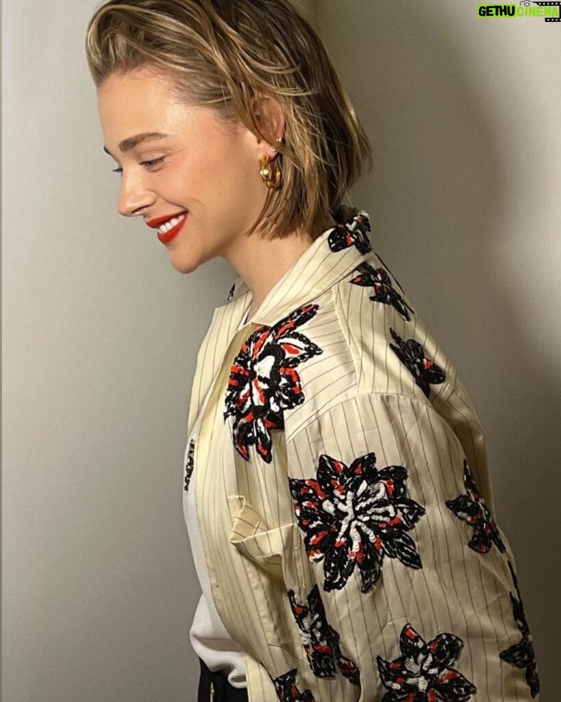 Chloë Grace Moretz Instagram - #Nimona premiere day , whatta beautiful movie. So proud to be part of this ❤️ so excited for you all to watch it only on Netflix June 30th!