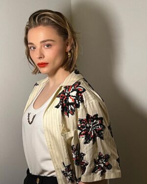 Chloë Grace Moretz Instagram - #Nimona premiere day , whatta beautiful movie. So proud to be part of this ❤️ so excited for you all to watch it only on Netflix June 30th!