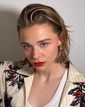 Chloë Grace Moretz Instagram - #Nimona premiere day , whatta beautiful movie. So proud to be part of this ❤️ so excited for you all to watch it only on Netflix June 30th!