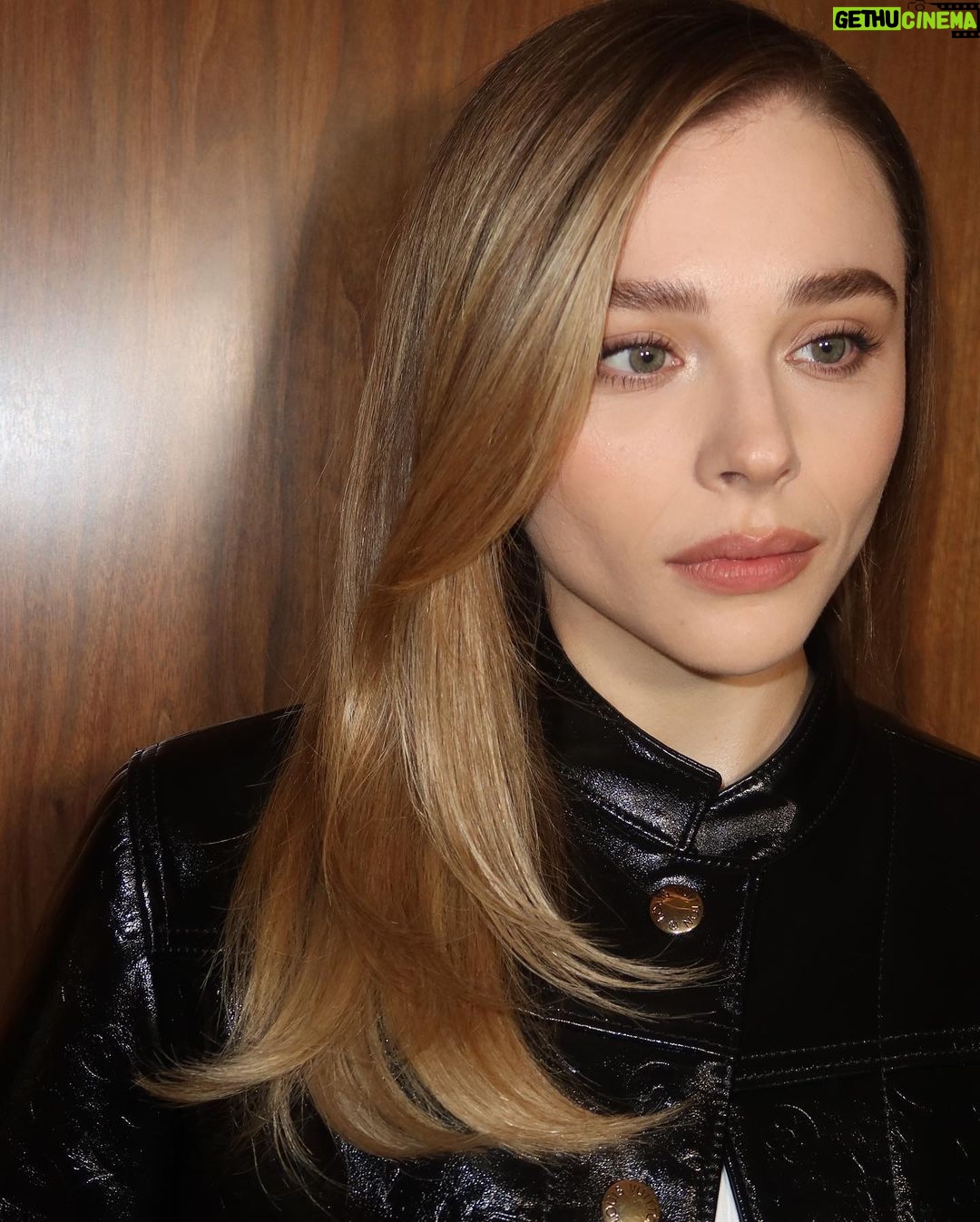 Chloë Grace Moretz - 470.5K Likes - Seoul 🇰🇷 what an incredible trip, congratulations @nicolasghesquiere on a fantastic show 🤍 @louisvuitton :) thank you for having me 🤍🇰🇷
