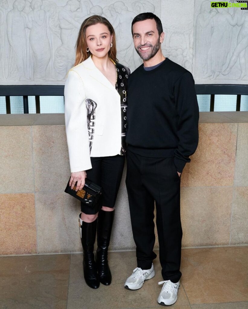 Chloë Grace Moretz Instagram - What a wonderful few days and a truly beautiful show @nicolasghesquiere thank you 🤍 @louisvuitton 🤍 Musée d'Orsay