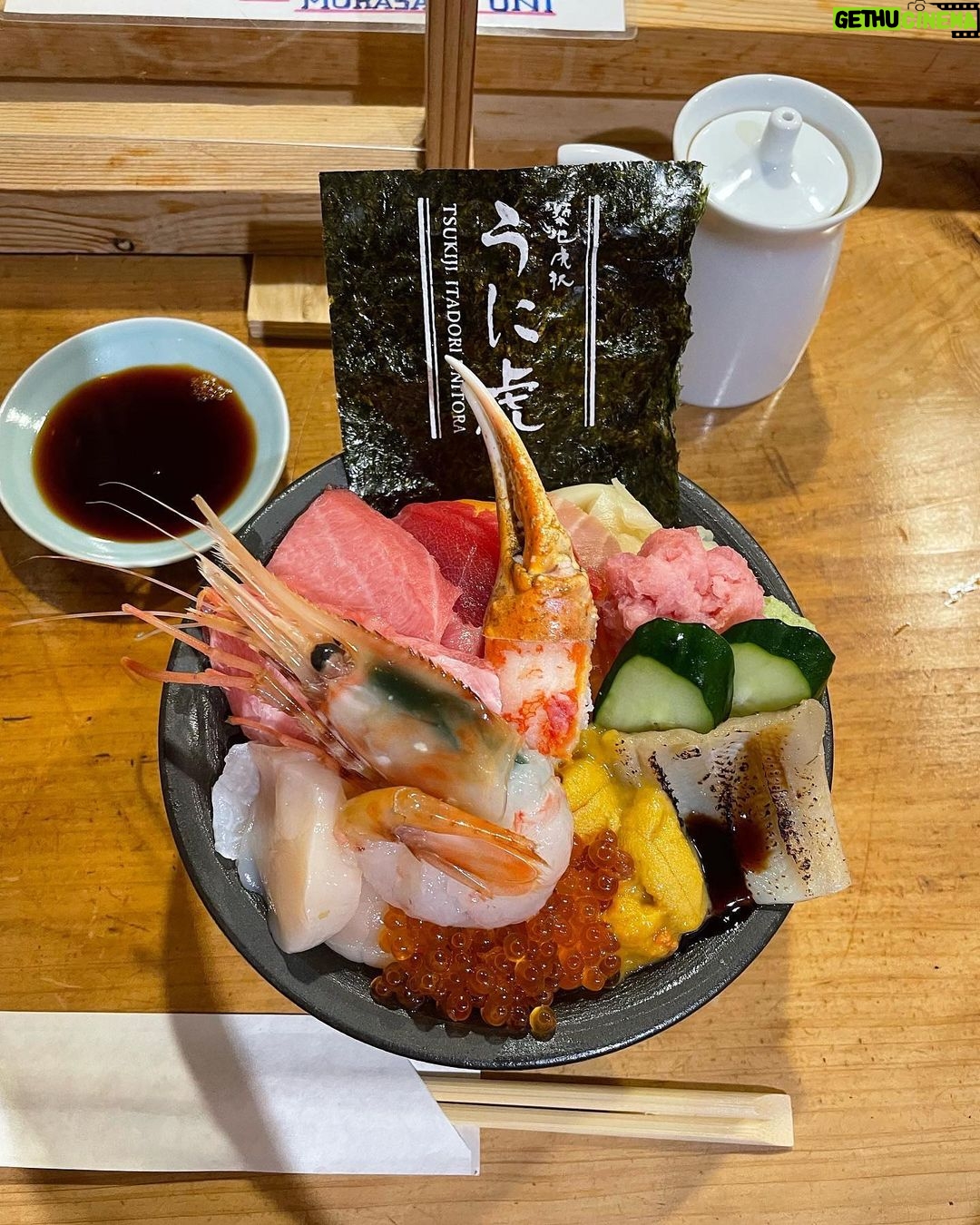 Chloe East Instagram - Today at the fish market Tsukiji Outer Market