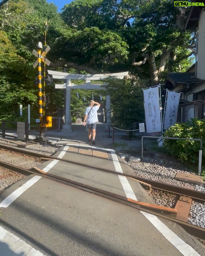 Chloe East Instagram - beach town: japan edition 由比ヶ浜海岸周辺