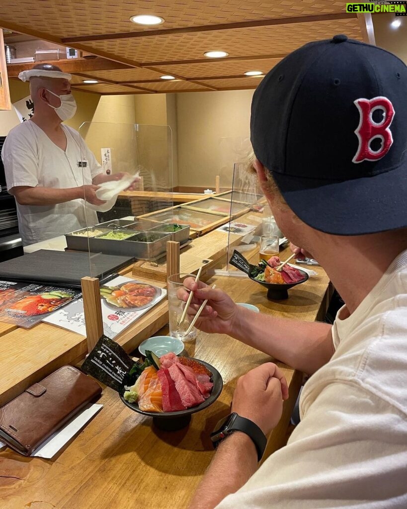 Chloe East Instagram - Today at the fish market Tsukiji Outer Market