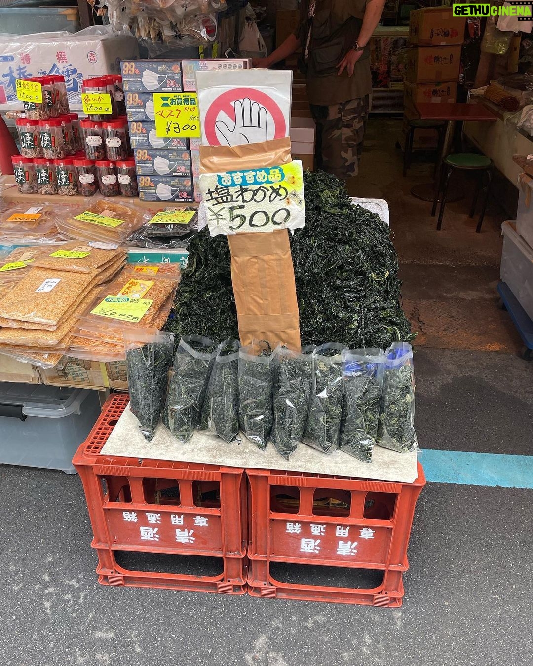 Chloe East Instagram - Today at the fish market Tsukiji Outer Market