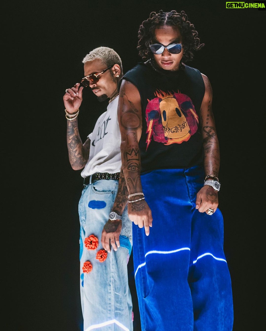 Chris Brown Instagram - Splash MOB 🌊 City of Dreams video OTW 🔋👽🚀#OHB #ragerboy #HFOR2