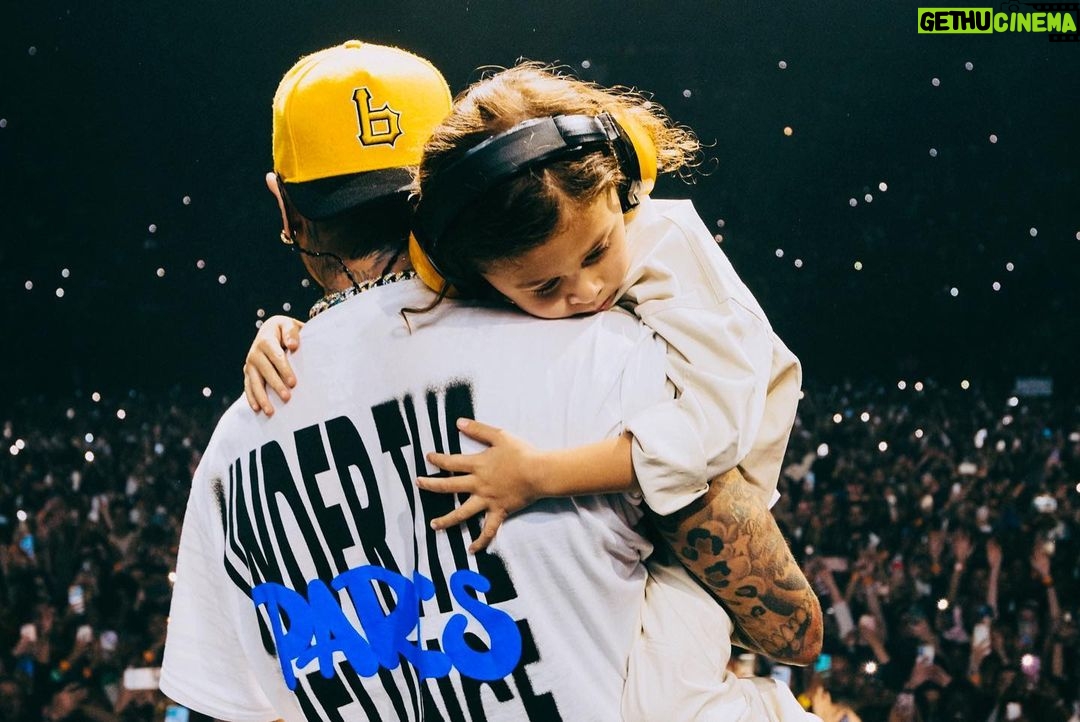 Chris Brown Instagram - LA FAMILIA #undertheinfluencetour PARIS ❤️❤️❤️❤️❤️! LAST SHOW! 🥹!!!! SEE YOU LATER !! NEVER GOODBYE 🙏🏽❤️. JUST WANNA THANK EVERYONE WHO MADETHIS TOUR POSSIBLE !!!!! NOT A TEAM !!! A FAMILY! ❤️