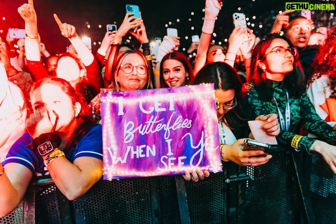 Chris Brown Instagram - LA FAMILIA #undertheinfluencetour PARIS ❤️❤️❤️❤️❤️! LAST SHOW! 🥹!!!! SEE YOU LATER !! NEVER GOODBYE 🙏🏽❤️. JUST WANNA THANK EVERYONE WHO MADETHIS TOUR POSSIBLE !!!!! NOT A TEAM !!! A FAMILY! ❤️