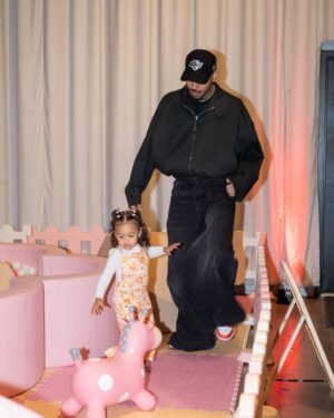 Chris Brown Instagram - The best part of me is MY KIDS ❤️.