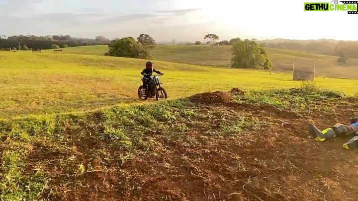 Chris Hemsworth Instagram - My kids sending it over the weekend! “Hey Liam move!! 😂 @liamhemsworth Yeooooooow🤙