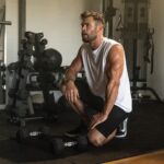 Chris Hemsworth Instagram - Have a go at this upper body session!! Hitting back, chest, shoulders, and triceps @centrfit Warm-up Ball slams - 10 Rest 30 seconds - 4 sets Superset Bent over rows (left & right) - 10 reps Push-ups - 15 reps Rest 60 seconds - 4 sets total Triset Renegade row (left & right) - 8 reps Lateral raise - 8 reps Tricep push down - 10 reps Rest 60 seconds - 4 sets total