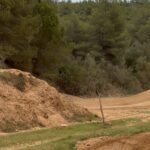 Chris Hemsworth Instagram – Massive thanks to @poleacamp for having our kids out, they went from jumping puddles to launching across big table tops in a week! #motocross