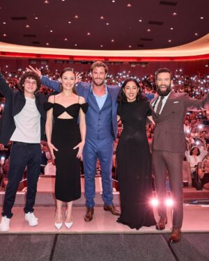 Chris Hemsworth Instagram - Amazing night in Berlin for the premiere of Extraction 2! Thanks to everyone who came out and for all the love and support! @netflix #extraction2 June 16 @samhargrave @golfarahani @olgakurylenkoofficial @elsapataky