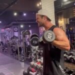 Chris Hemsworth Instagram - Just landed in LA, went 12 rounds with jetlag and lost via split decision. Looking forward to an immediate rematch. Big thanks to @grantrobertsfit for letting us use the gym!