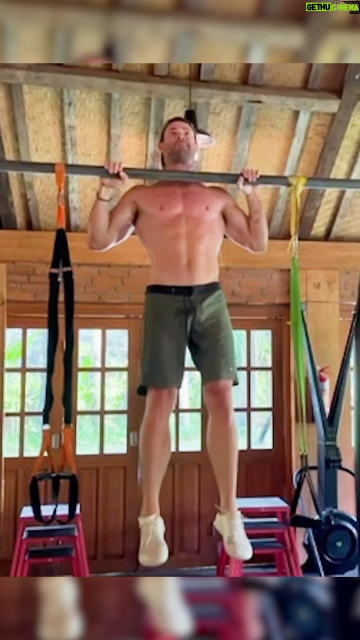 Chris Hemsworth - 2.6 Million Likes - Good little session. Finishing it strong with some core 💪