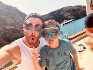 Chris Hemsworth Instagram - A little fun in the sun in Spain 🇪🇸 
#familyvacay @elsapataky