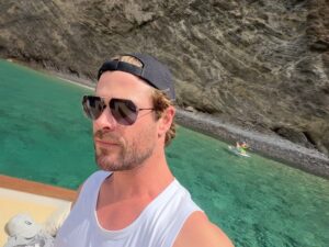 Chris Hemsworth Instagram - A little fun in the sun in Spain 🇪🇸 
#familyvacay @elsapataky
