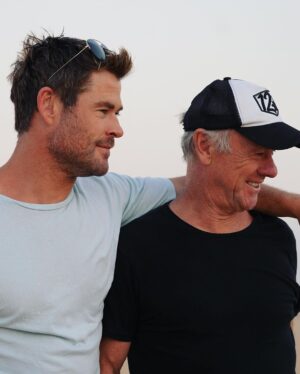Chris Hemsworth Instagram - A few snaps from an epic family trip to #abudhabi @lukemun @hemsworthluke @liamhemsworth @visitabudhabi