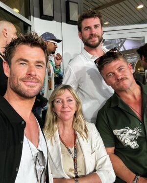 Chris Hemsworth Instagram - A few snaps from an epic family trip to #abudhabi @lukemun @hemsworthluke @liamhemsworth @visitabudhabi
