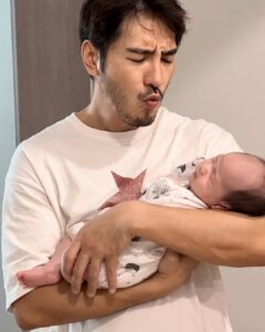 Chris Lee Instagram - My nephew, a drop of golden sun ☀️ 我的姪子，小曙💛 我可以永遠抱著你親著你， 永遠愛你。 Nothing is more important than family, I promise I will love you forever. Xoxo #41歲終於當了叔叔 #你18我都59了沒關係我帶你去蹦迪 #這世上沒什麼比家人更重要的事了 #他跟我哥小時候長一模一樣 #model #actor #familylife #familyisalwaysmyfirstpriority #family #newborn #infant #baby #nephew #unclechirs #unclekiss #iloveyouforever Taoyuan, Taiwan