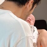 Chris Lee Instagram – My nephew, a drop of golden sun ☀️ 
我的姪子，小曙💛
我可以永遠抱著你親著你，
永遠愛你。

Nothing is more important than family,
I promise I will love you forever. Xoxo

#41歲終於當了叔叔
#你18我都59了沒關係我帶你去蹦迪
#這世上沒什麼比家人更重要的事了
#他跟我哥小時候長一模一樣

#model #actor #familylife
#familyisalwaysmyfirstpriority 
#family #newborn #infant #baby #nephew 
#unclechirs #unclekiss #iloveyouforever Taoyuan, Taiwan