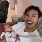 Chris Lee Instagram – My nephew, a drop of golden sun ☀️ 
我的姪子，小曙💛
我可以永遠抱著你親著你，
永遠愛你。

Nothing is more important than family,
I promise I will love you forever. Xoxo

#41歲終於當了叔叔
#你18我都59了沒關係我帶你去蹦迪
#這世上沒什麼比家人更重要的事了
#他跟我哥小時候長一模一樣

#model #actor #familylife
#familyisalwaysmyfirstpriority 
#family #newborn #infant #baby #nephew 
#unclechirs #unclekiss #iloveyouforever Taoyuan, Taiwan
