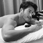 Chris Lee Instagram - 🇮🇹 I do wear perfume before bed. 我有個習慣， 洗好澡後上床前， 都會稍微噴一點香味在身上， 然後伴著香味帶給我的想像入睡。 神秘、優雅、沉穩魅力的木質香 深邃的海洋氣息， 爽朗與沉穩兼具的男性印象， 木質感性 X 海洋清爽， 定調自信率性。 And yes, I love being clean&sexy. #寄情水男性香精 #armanibeauty #armanibeautytw #armanibeautytaiwan @armanibeauty Taipei, Taiwan