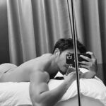 Chris Lee Instagram - 🇮🇹 I do wear perfume before bed. 我有個習慣， 洗好澡後上床前， 都會稍微噴一點香味在身上， 然後伴著香味帶給我的想像入睡。 神秘、優雅、沉穩魅力的木質香 深邃的海洋氣息， 爽朗與沉穩兼具的男性印象， 木質感性 X 海洋清爽， 定調自信率性。 And yes, I love being clean&sexy. #寄情水男性香精 #armanibeauty #armanibeautytw #armanibeautytaiwan @armanibeauty Taipei, Taiwan