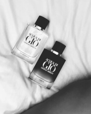 Chris Lee Instagram - 🇮🇹
I do wear perfume before bed.
我有個習慣，
洗好澡後上床前，
都會稍微噴一點香味在身上，
然後伴著香味帶給我的想像入睡。

神秘、優雅、沉穩魅力的木質香
深邃的海洋氣息，
爽朗與沉穩兼具的男性印象，
木質感性 X 海洋清爽，
定調自信率性。

And yes, I love being clean&sexy.

#寄情水男性香精
#armanibeauty
#armanibeautytw
#armanibeautytaiwan 
@armanibeauty